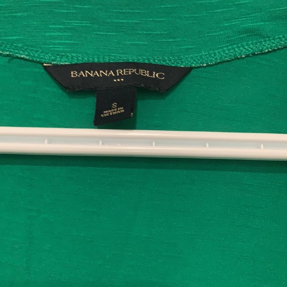 *3 for $21* 
Green Banana Republic cardigan - Picture 2 of 2